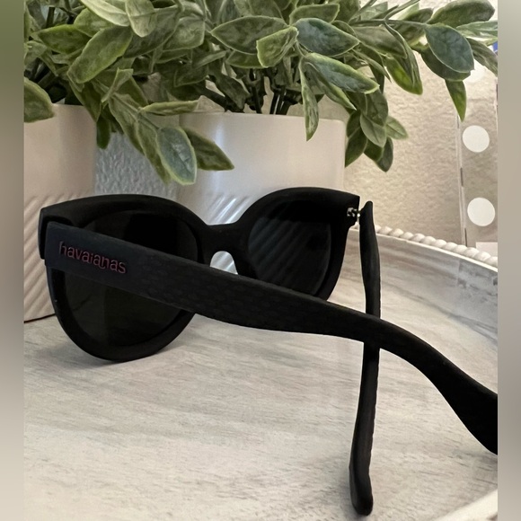 Havaianas NORONHA/M Black Sunglasses w/ Violet (Iridescent) Lens